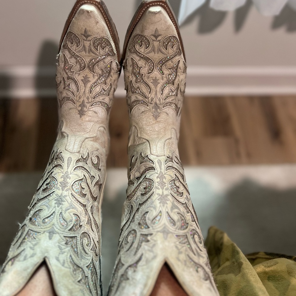 Elegant Cream Embroidered Women's Boots